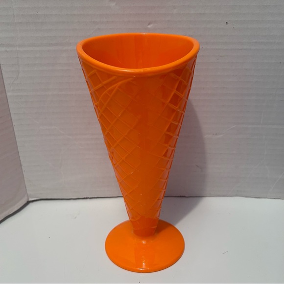 8" tall Waffle cone cup for ice cream, sundae, rootbeer float,.. - Picture 2 of 8
